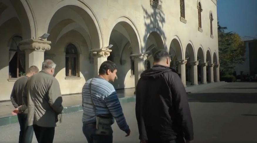 Aleksei Meniailov walks with his readers through the territory of the State Museum of Stalin