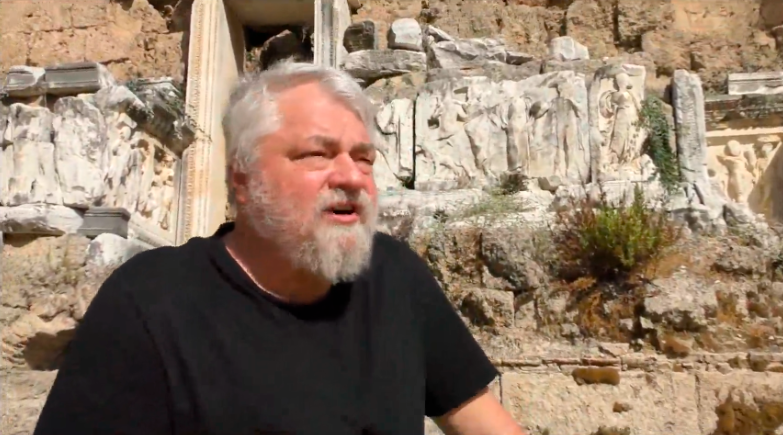 Aleksei Meniailov tells about the life of the ancient Greek philosopher Apollonius of Perga against the background of the ruins of the ancient amphitheater of the city of Perga