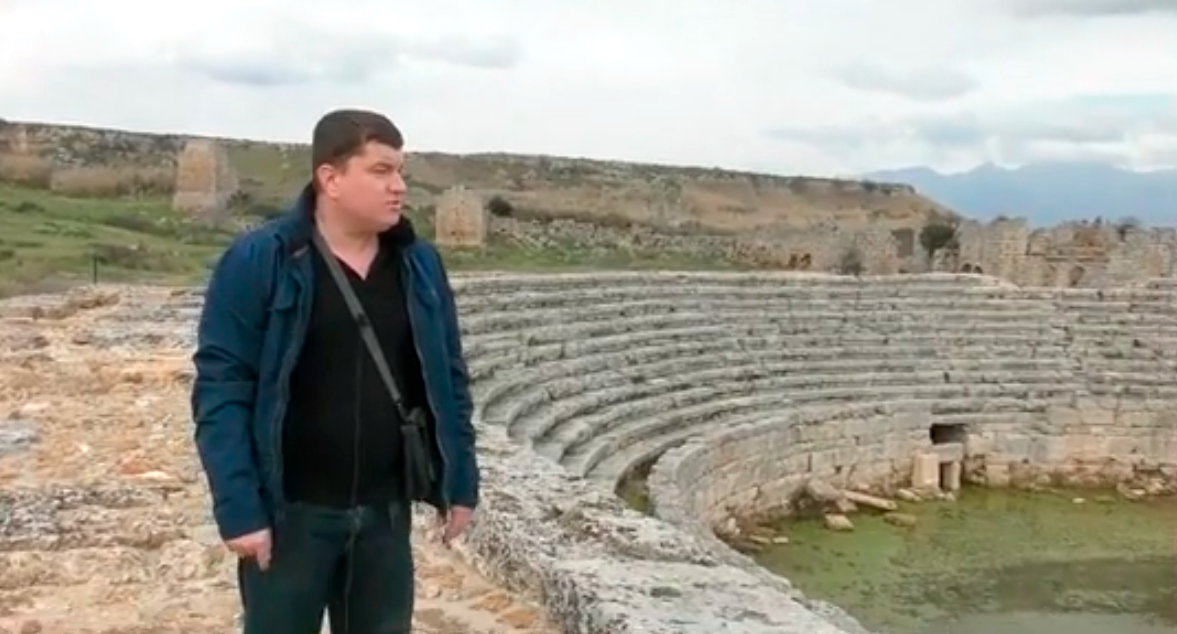 A viewer of Aleksei Meniailov's videos and lectures gives an interview during a joint trip with the writer to the ruins of the ancient hippodrome in the vicinity of Antalya