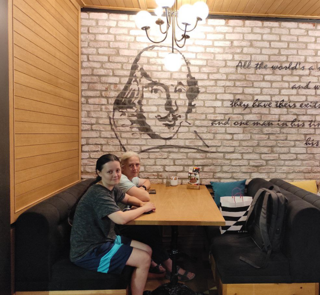 Readers of Aleksei Meniailov in a cafe during a joint tourist walk in Antalya with the writer's wife Slatana Meniailova