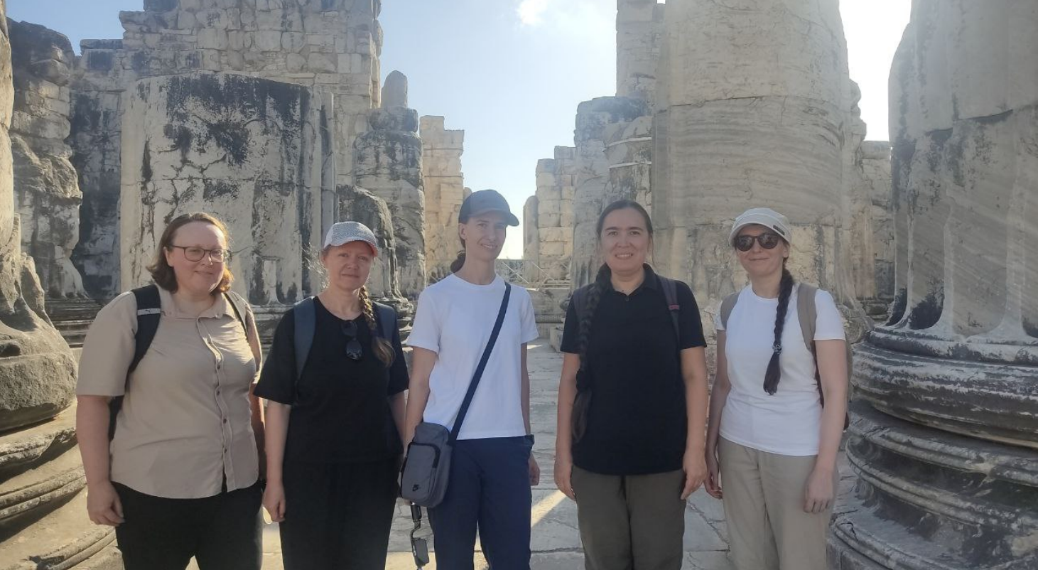 Slatana Meniailova with readers of Aleksei Meniailova during a joint tourist tour at the Temple of Apollo in the city of Didyma