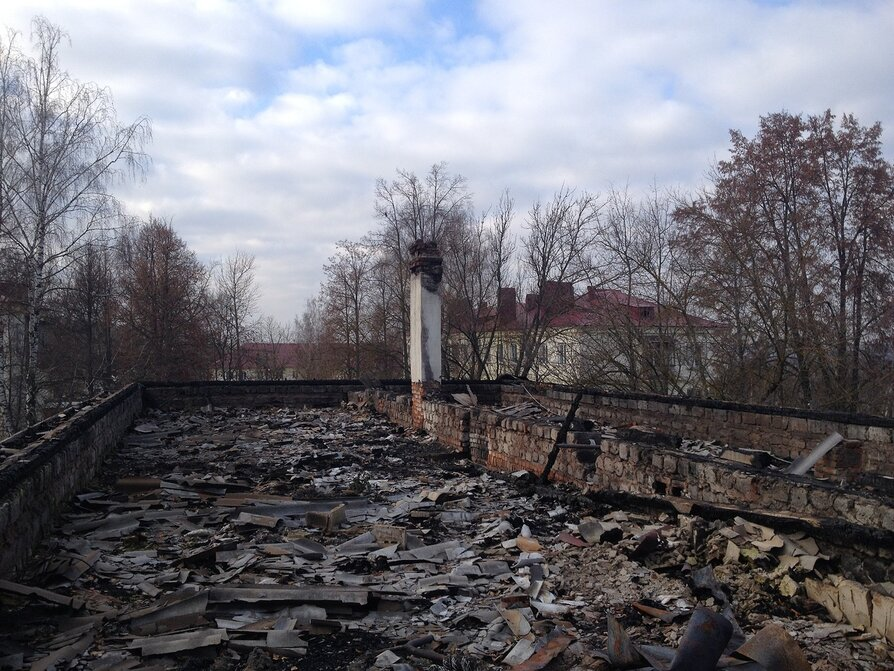 The roof of the building (formerly a kindergarten) before the start of the work